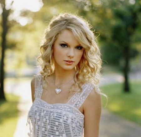 Taylor Swift on Taylor Swift Is An American Country Pop Singer Songwriter In 2006 She
